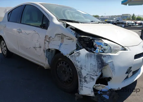 2013 Toyota Prius C One z USA, uszkodzony, nr VIN JTDKDTB30D1556251